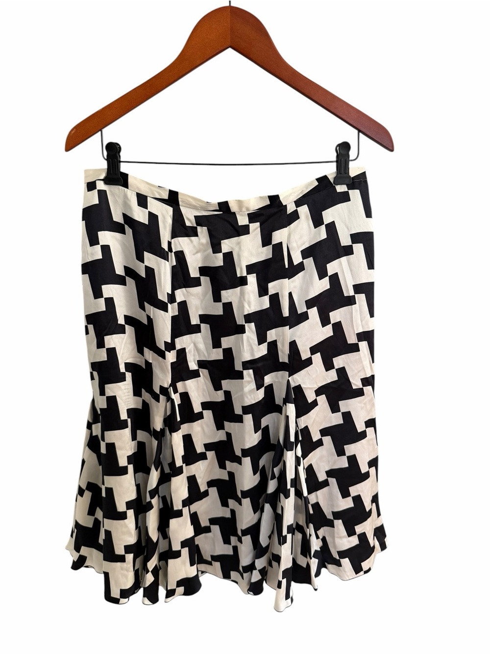 Peter Nygard Black and White Houndstooth A-Line Skirt